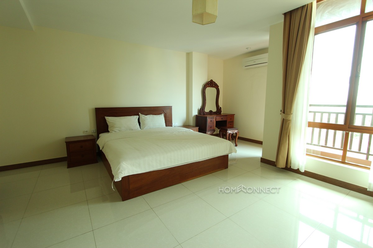 Large modern serviced apartment in Toul Kork