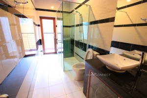 Spacious 3 bedroom apartment close to Riverside