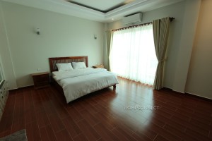 Modern 1 bedroom apartment close to Russian market