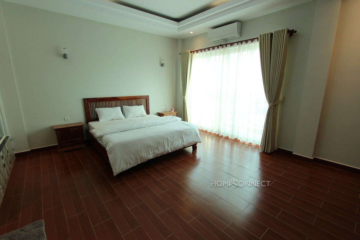 Modern 1 bedroom apartment close to Russian market