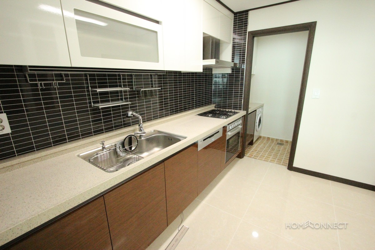 Luxury 4 bedroom condo in the heart of BKK1