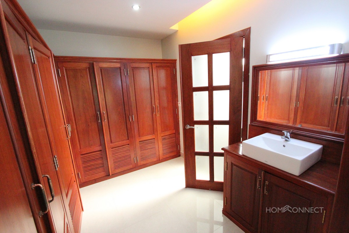 Secure 3 Bedroom Villa in Central Phnom Penh