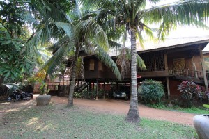 Traditional 2 bedroom Khmer villa in Chroy Chungva