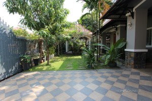 Modern 3 bedroom villa located in Chroy Chungva