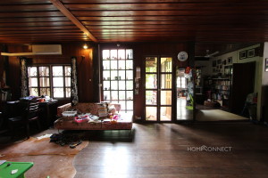 Traditional Wooden 3 Bedroom House in Boeung Trabek | Phnom Penh