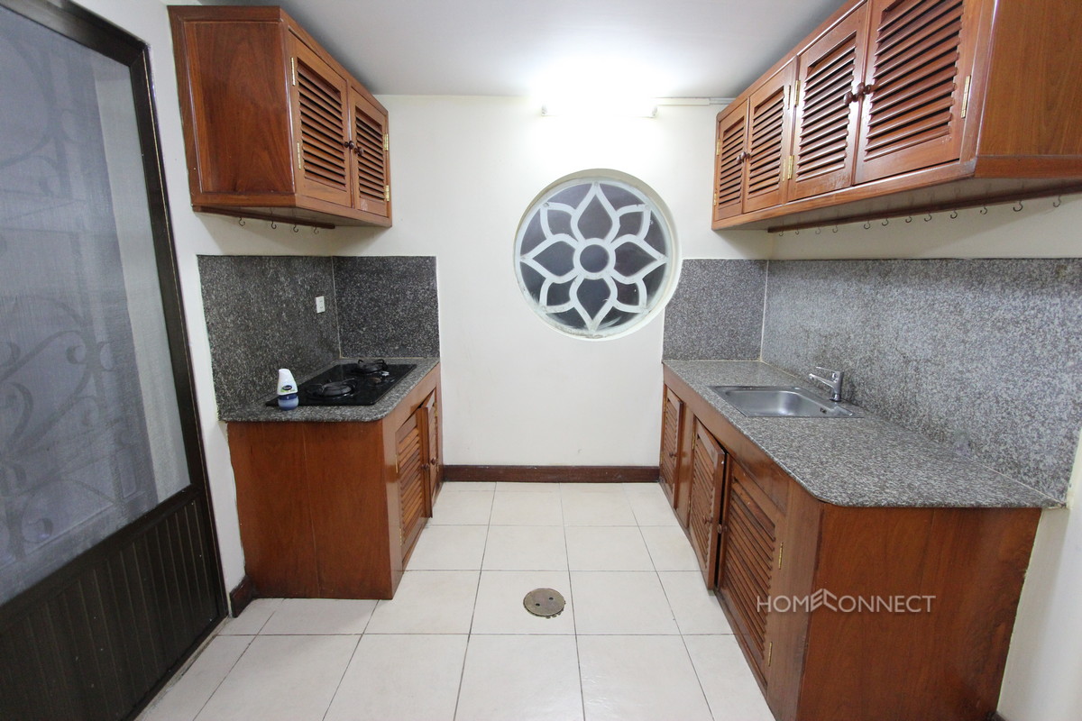 Well Maintained 3 Bedroom Apartment in Tonle Bassac | Phnom Penh Real Estate