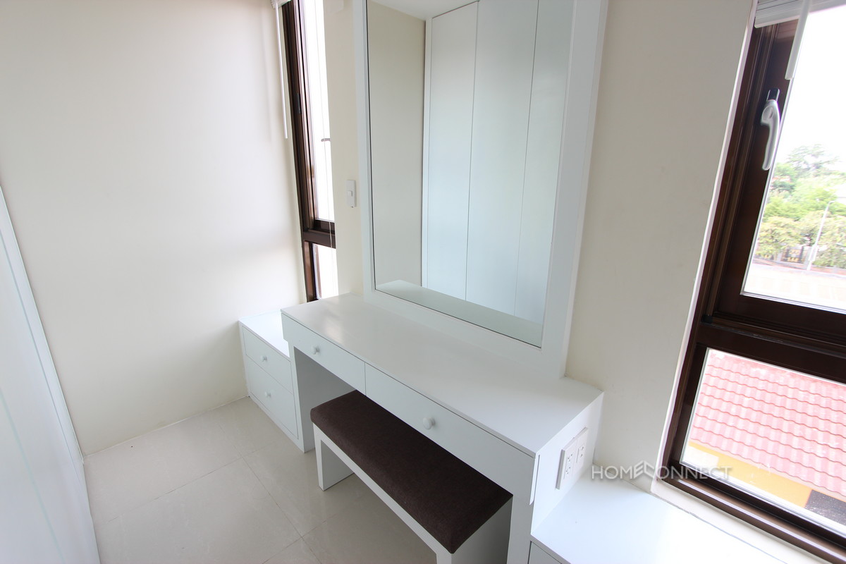 Modern Western 1 Bedroom Apartment In Tonle Bassac | Phnom Penh Real Estate