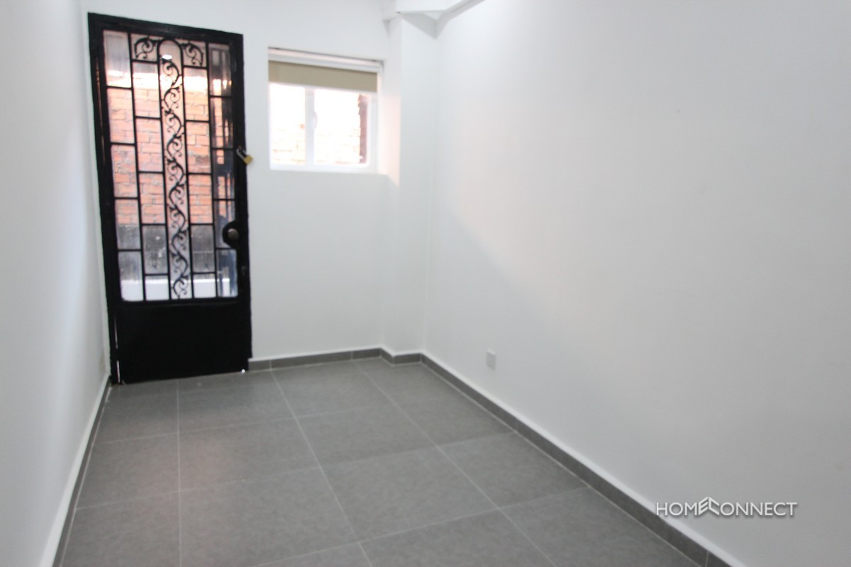 Big Balcony 2 Bedroom Apartment In Daun Penh | Phnom Penh Real Estate