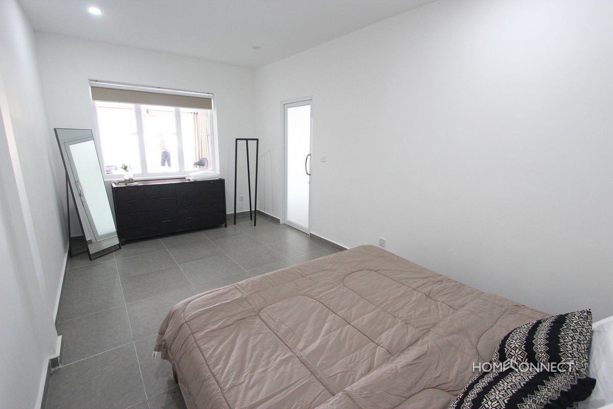 Big Balcony 2 Bedroom Apartment In Daun Penh | Phnom Penh Real Estate