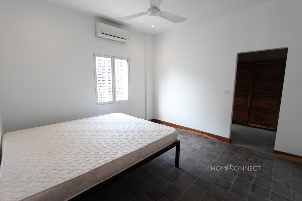 Huge Terrace 3 Bedroom Western Apartment in 7 Makara | Phnom Penh Real Estate