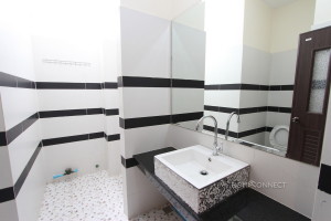 Tidy 1 Bedroom Apartment Close To the Royal Palace For Rent | Phnom Penh Real Estate