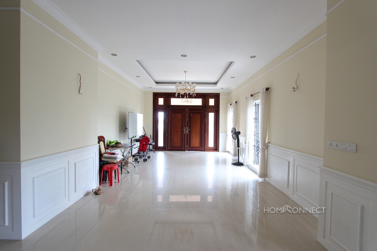Large Villa With a Garden in Chroy Changva | Phnom Penh Real Estate