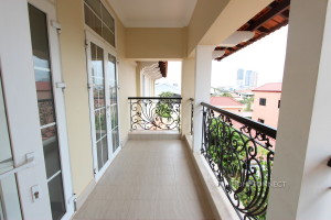 Large Villa With a Garden in Chroy Changva | Phnom Penh Real Estate