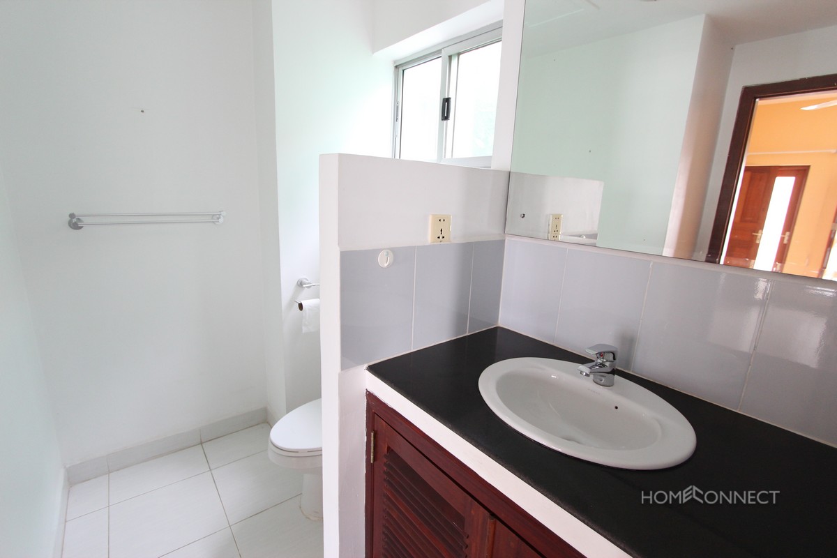 Comfortable 3 Bedroom Apartment Close to Independence Monument | Phnom Penh Real Estate