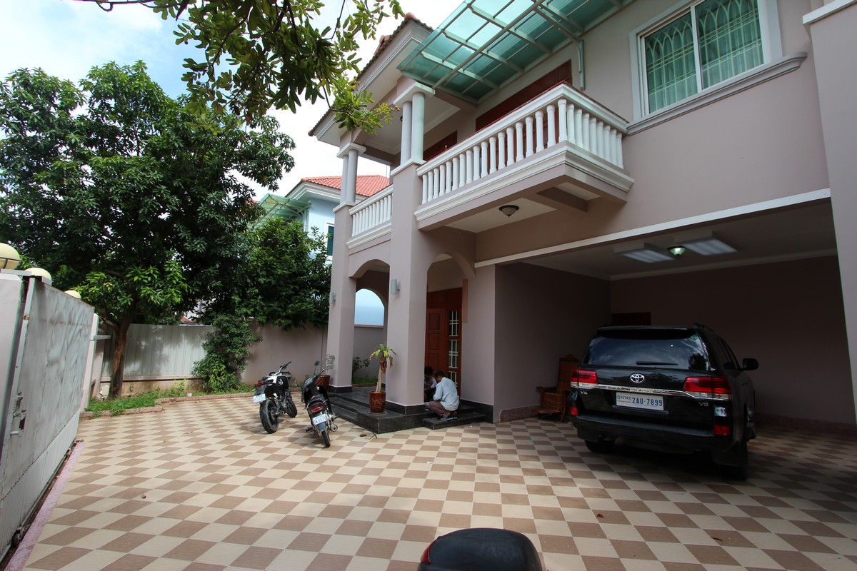 Family Sized 4 Bedroom Villa For Rent Beside Aeon Mall | Phnom Penh Real Estate