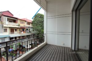 Big Balcony 1 Bedroom Apartment Near the National Museum | Phnom Penh Real Estate