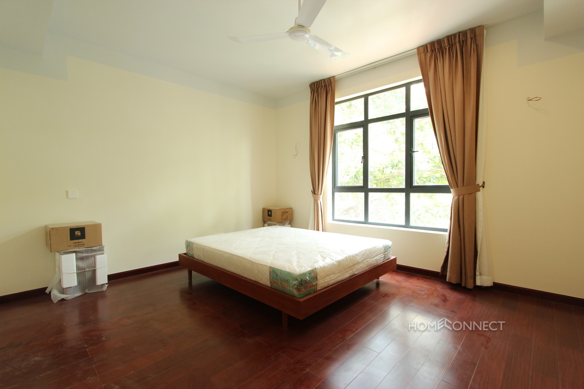 Family Sized 4 Bedrooms in Wat Phnom | Phnom Penh Real Estate